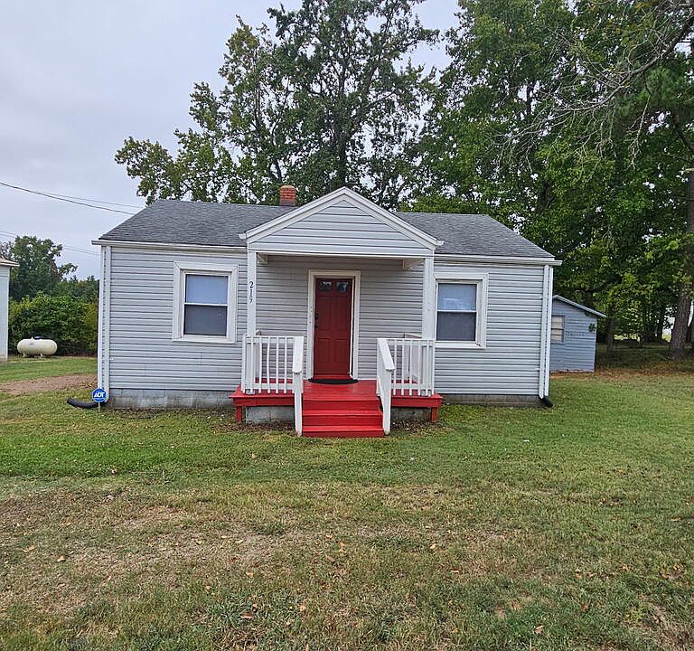 1st image of 219 Craige St