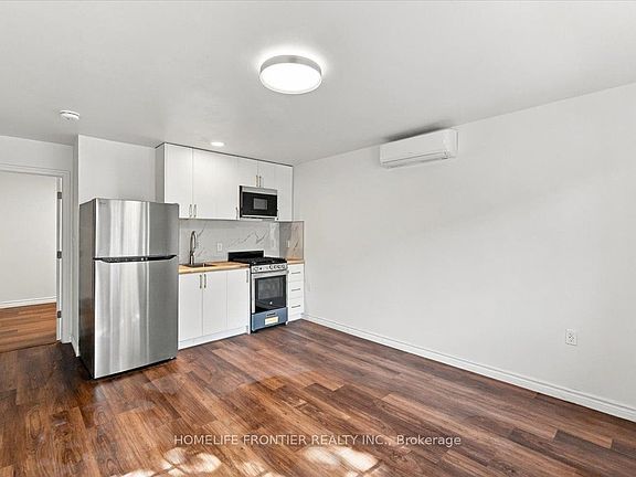 3rd image of 99 Regent Rd Unit 3