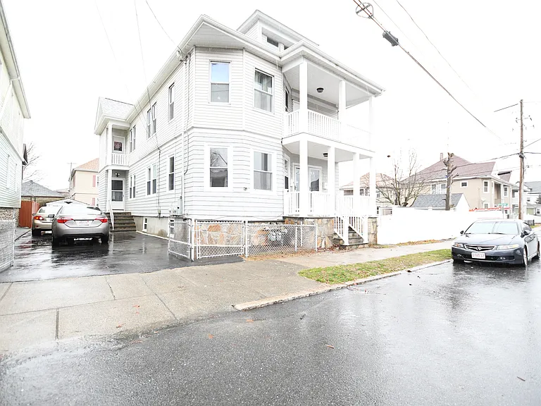 135-137 Clara St #135 — Photo 12