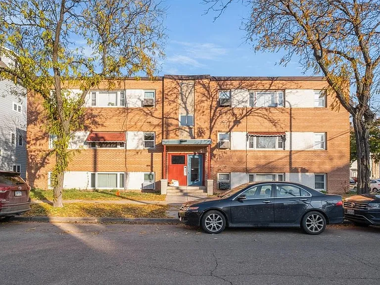 2747 Dupont Ave S #201 — Photo 11