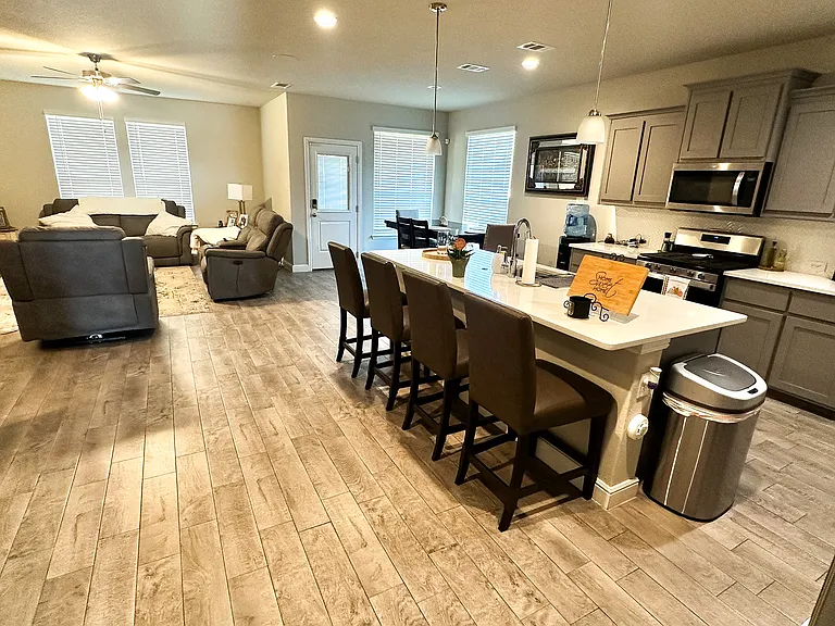 252 Drumcliffe Dr — Photo 12
