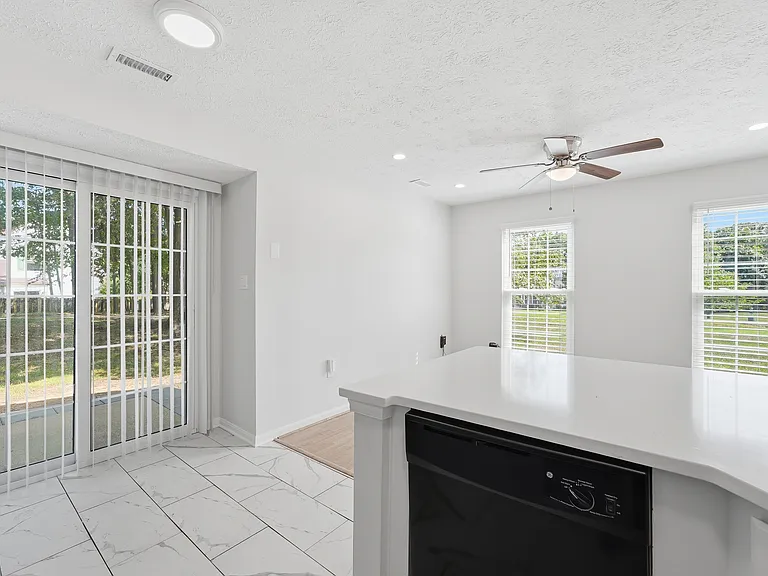 2401 W Rosecroft Village Cir — Photo 9