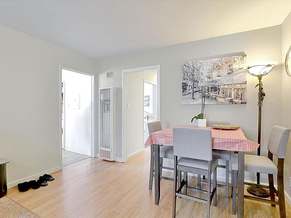2nd image of 1646 Davis St #1