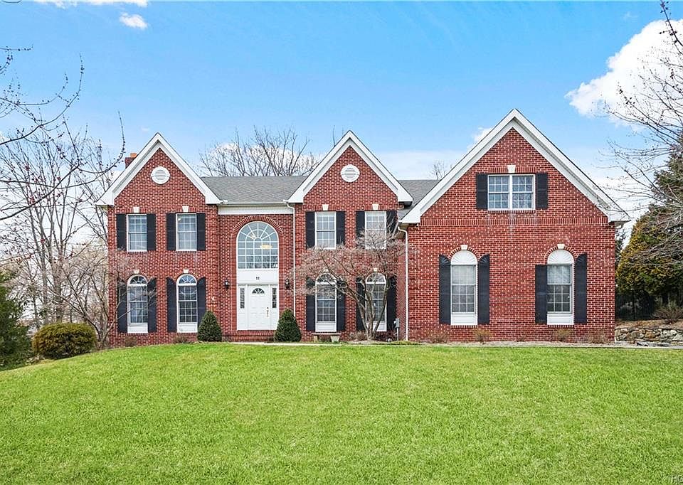 1st image of 11 Hillair Ct