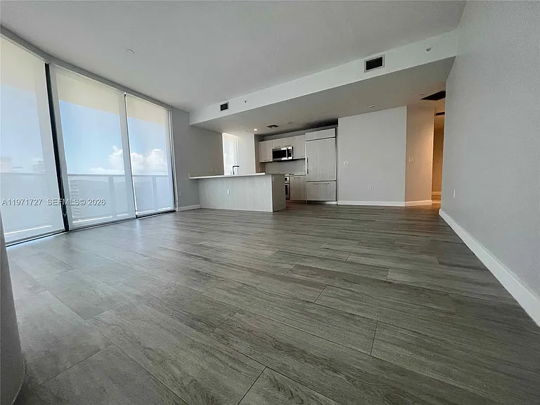 45 SW 9th St #3703 — Photo 4