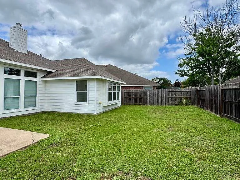 7510 Golden Thistle Ln — Photo 29