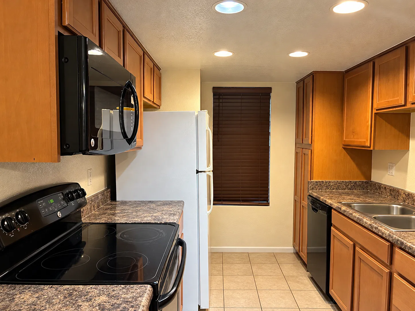 2 bed, 1025 sqft, $1,450 — Photo 3