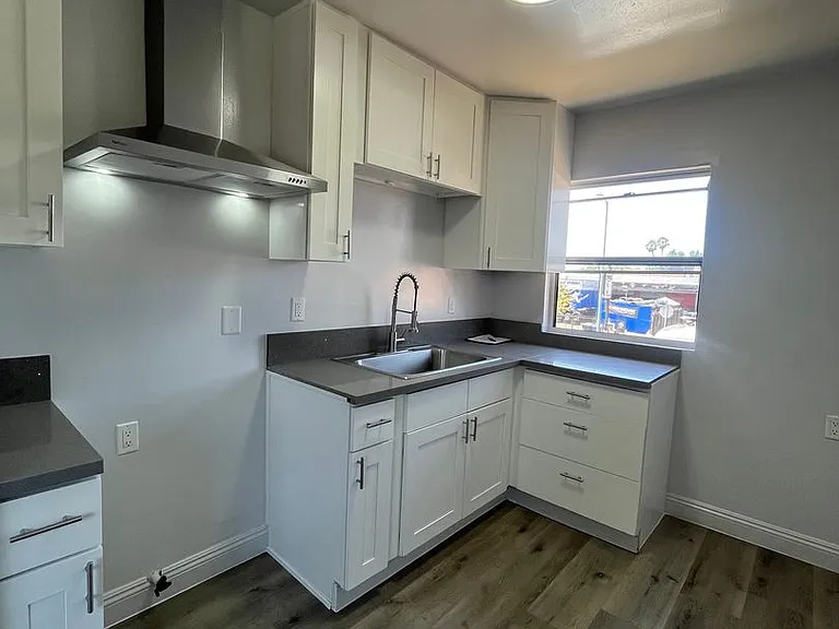 7830 S Western Ave — Photo 12