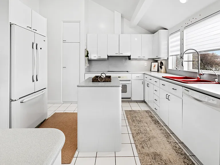 32 S Endicott Pl — Photo 9