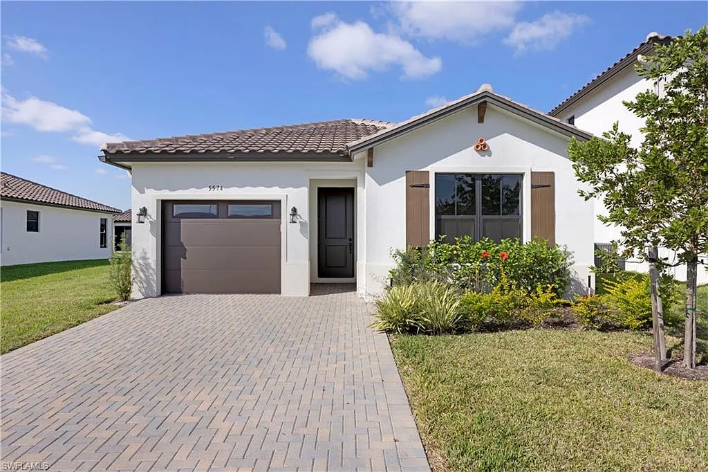 3 bed, 2.0 bath, 1630 sqft, $2,100 — Photo 1