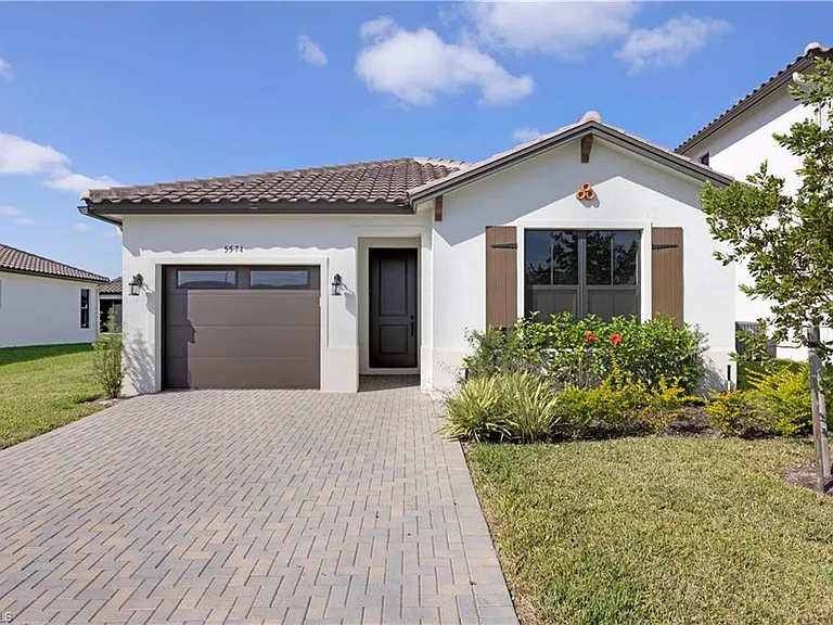 5574 Cassidy Ln — Photo 1