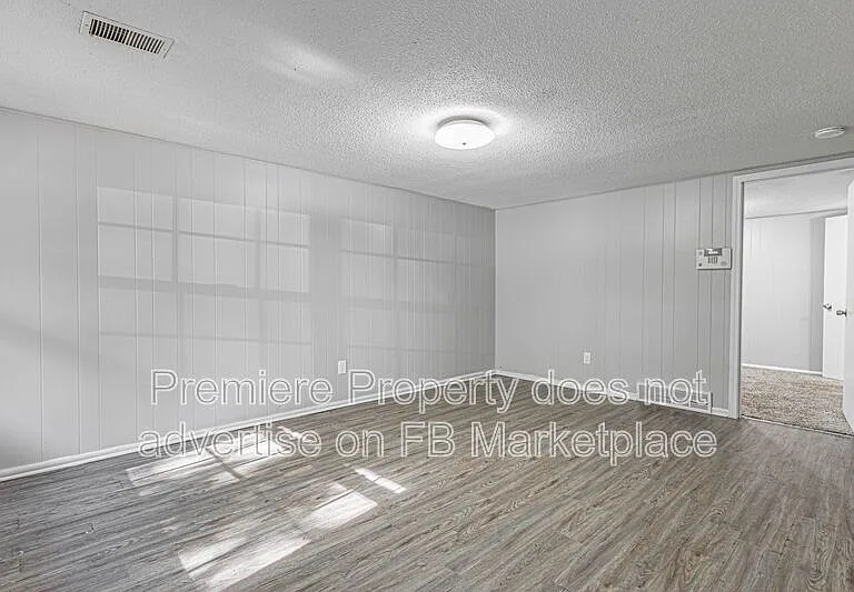2527 NW 6th St — Photo 10