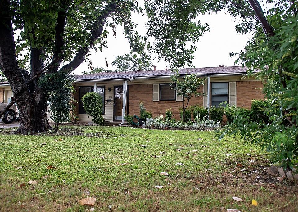 1st image of 1809 Highland Dr