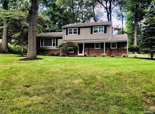 558 Forest Dr, River Vale, NJ 07675