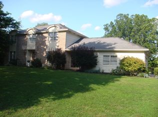 22 Framingham Ln, Pittsford, NY 14534