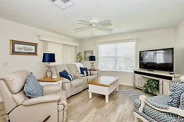 2nd image of 3313 Oakdale Pl