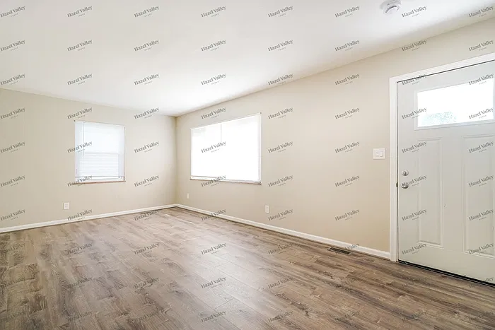 3 bed, 2.0 bath, 996 sqft, $1,695 — Photo 4