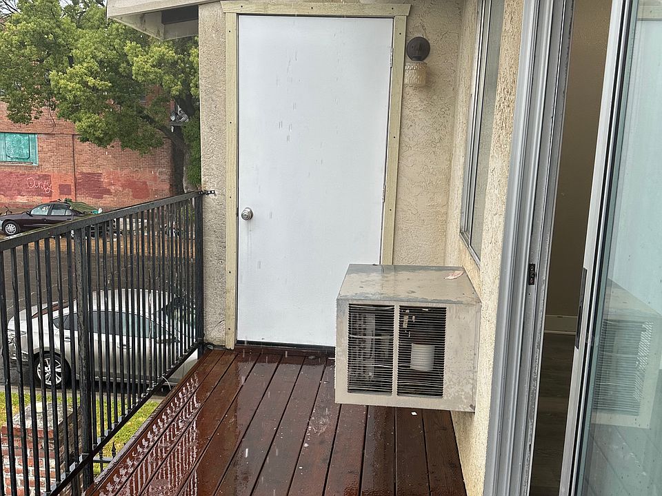 2nd image of 100 E Oak St #10