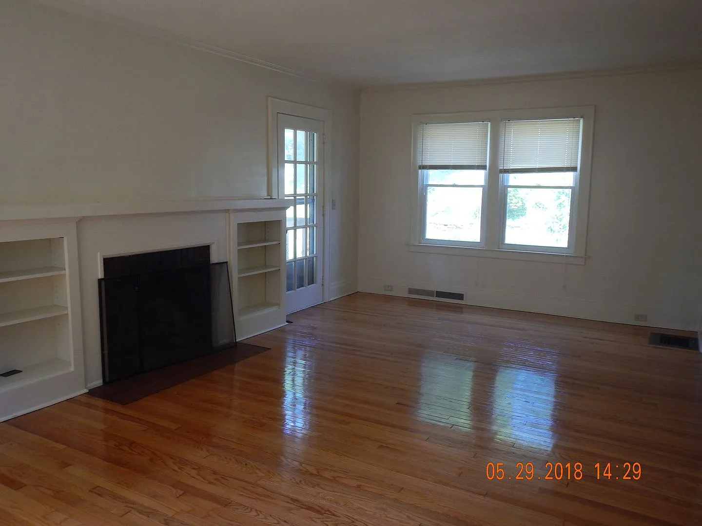 210 Clarke - Available 6/1/27 - Beautiful Corner Lot Home On Quiet Residential Street — Photo 4