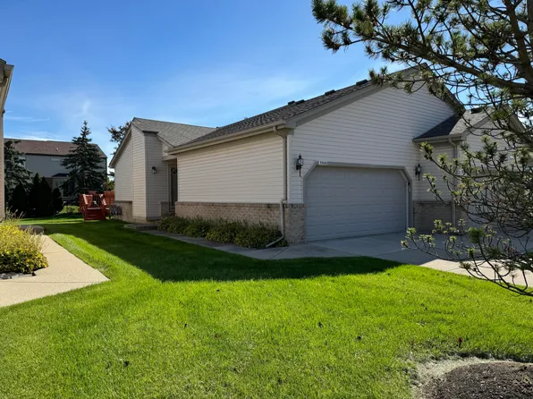 53180 Pineridge Dr, Chesterfield, MI 48051