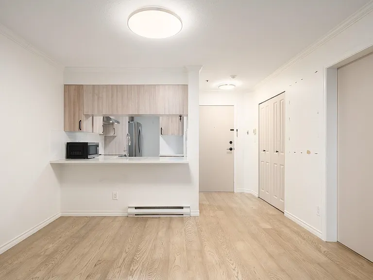 1550 Marine Dr #103 — Photo 9