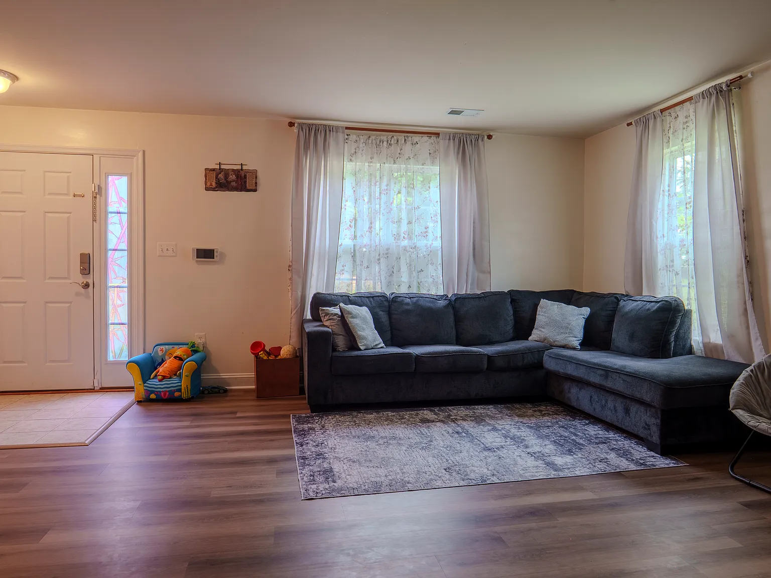 3 bed, 2.5 bath, 1600 sqft, $2,999 — Photo 3