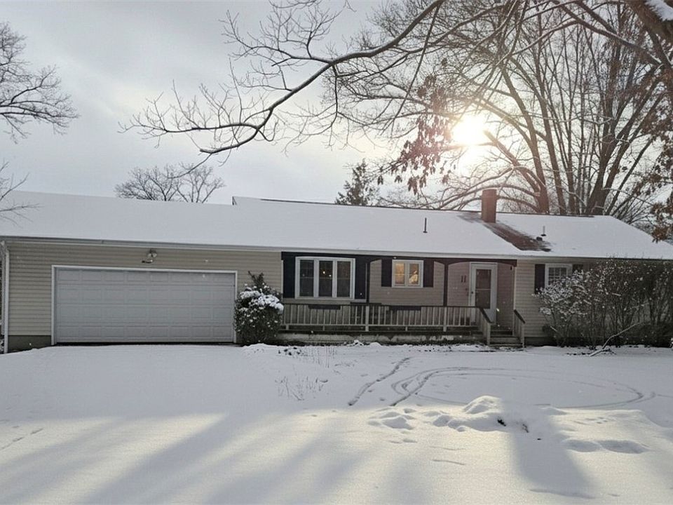 1st image of 11 Brook Knoll Rd