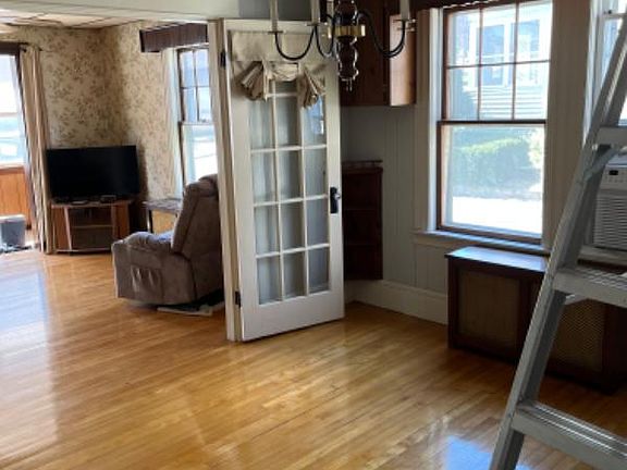 5th image of 10 Childs Ave