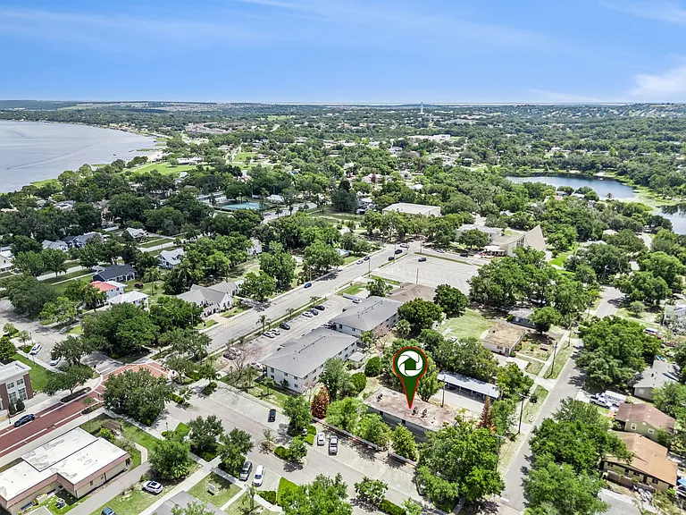 Convenient to downtown Clermont and Lake Minneola
