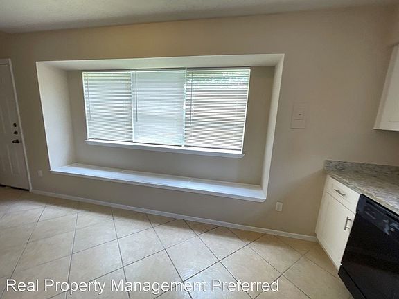 4th image of 13927 Dominique Dr