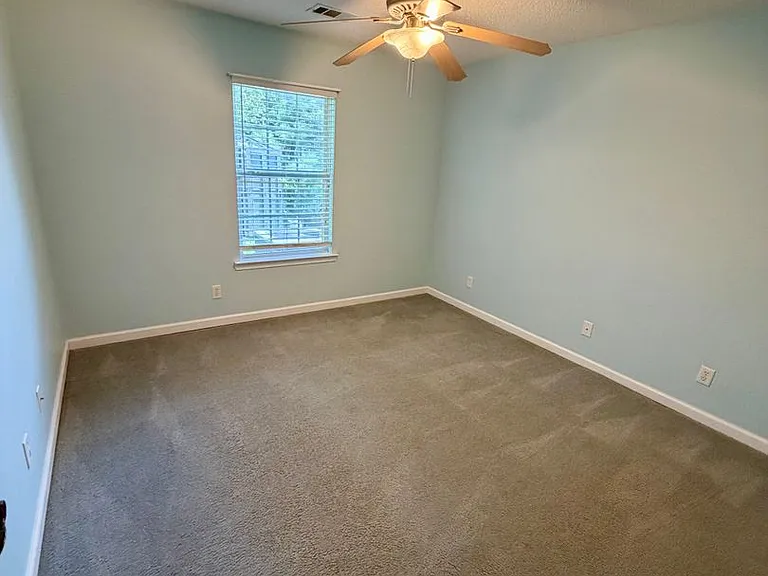 102 Kaylin Ct — Photo 14