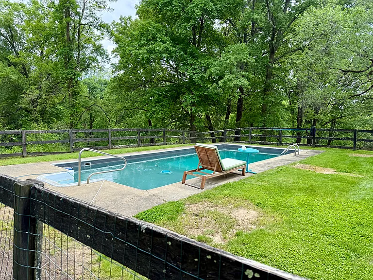 183 Barrytown Rd — Photo 4