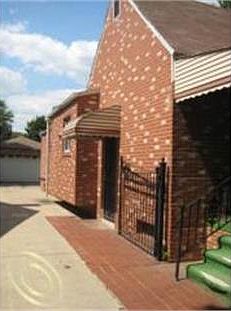 2nd image of 1082 S Bassett St