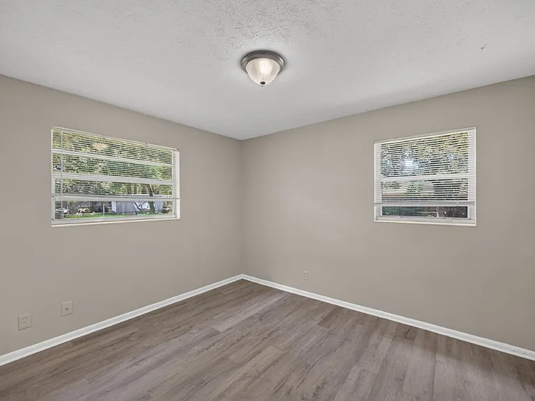 5527 Beney Rd — Photo 11