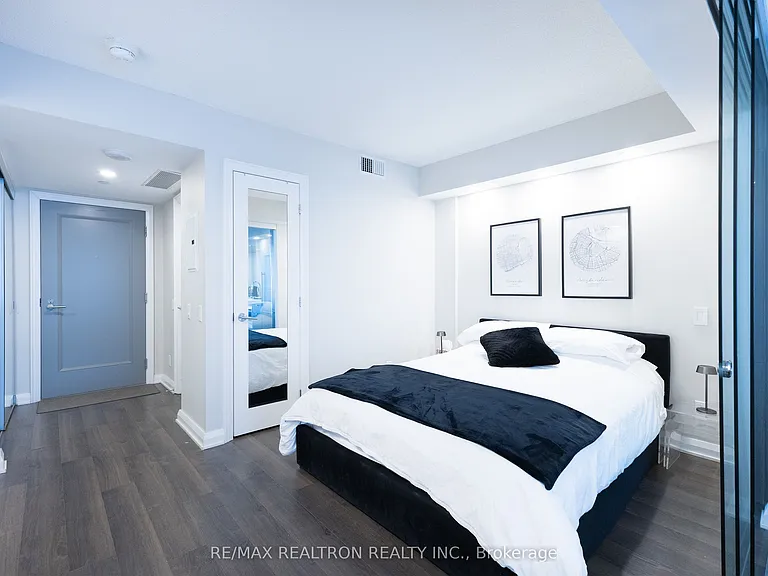 155 Yorkville Ave — Photo 11