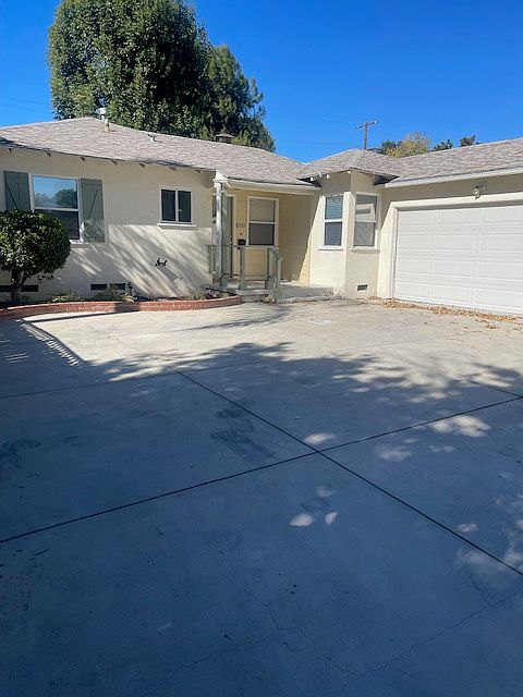1st image of 8921 Darby Ave