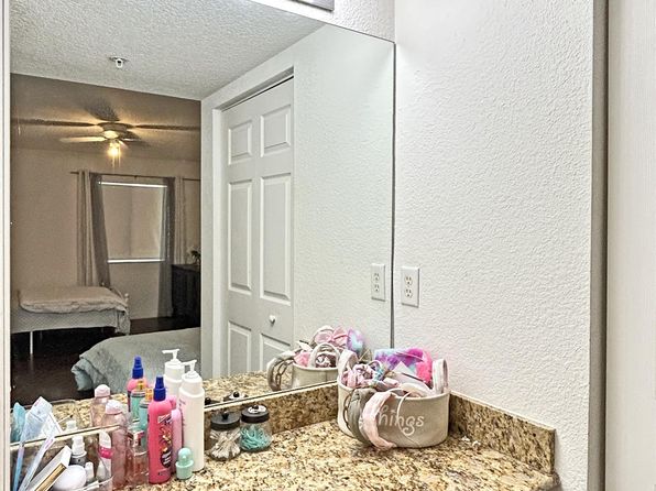 261 SW Palm Dr APT 305