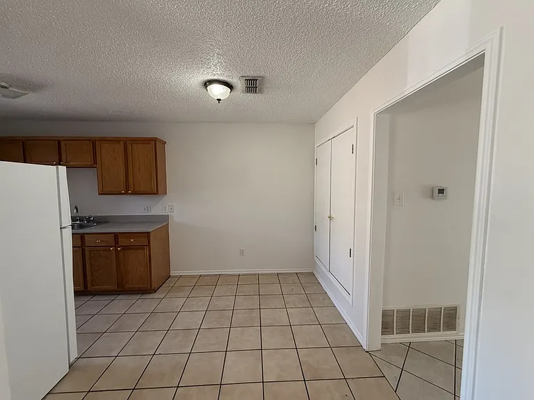 3431 Hyden Ave — Photo 4