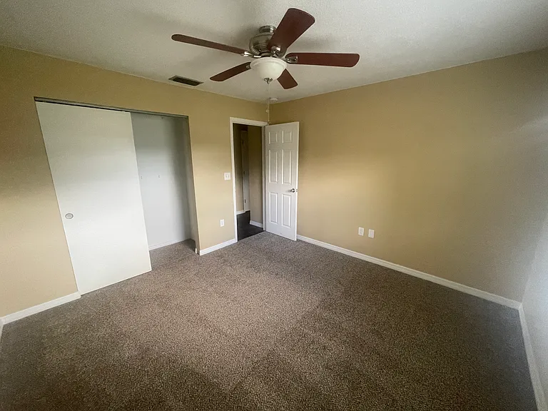 2205 Country Loop S — Photo 10