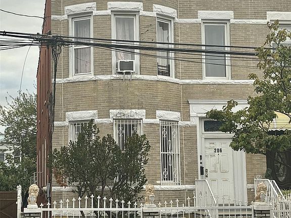 3rd image of 206 Logan Street