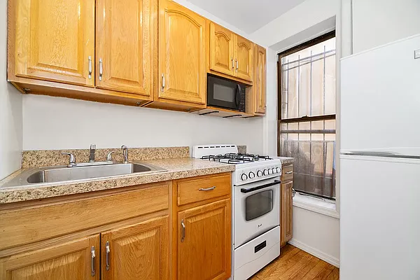 Rented by Metropolitan Property Group | media 10