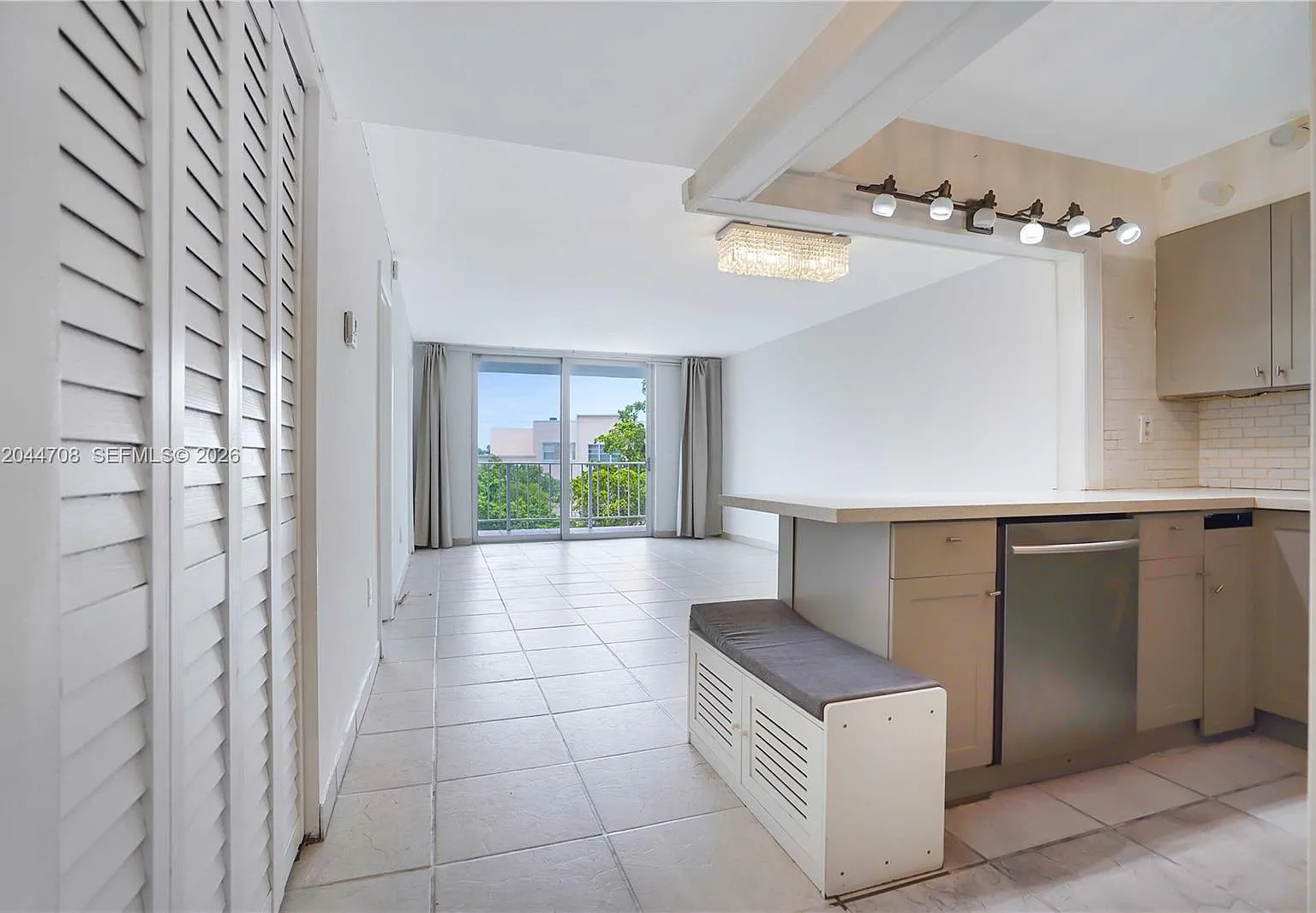Stanton House Condo — Photo 1