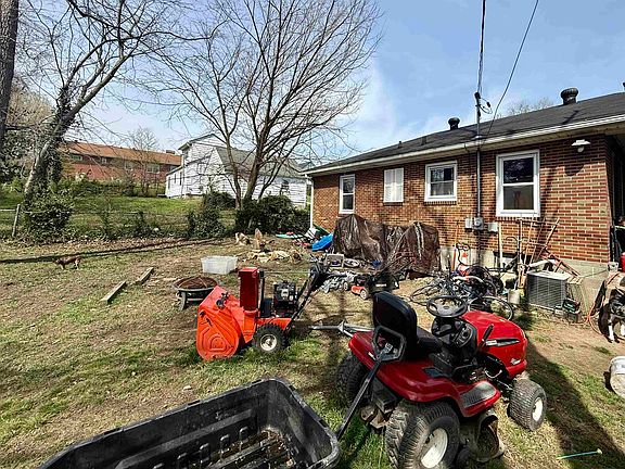 4th image of 1412 Wurts Ave