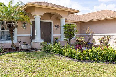 4th image of 934 SW Fisherman Avenue