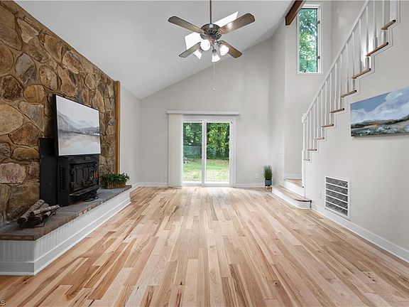 5th image of 2714 Meadow Oaks Dr