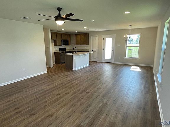 2nd image of 2469 Kingfisher Dr