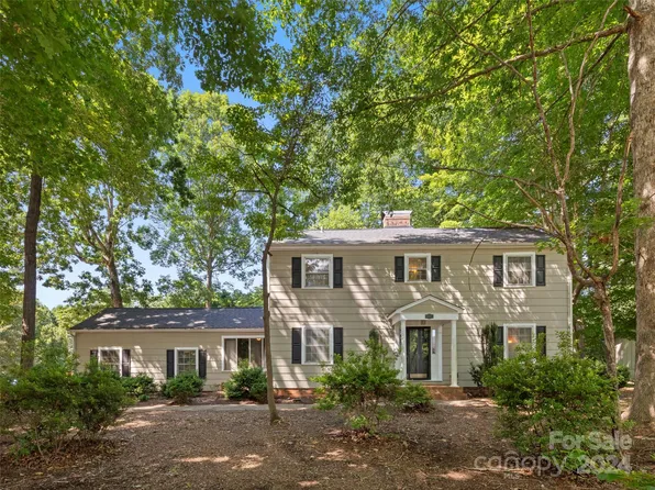 201 Castlegate Dr, Morganton, NC 28655
