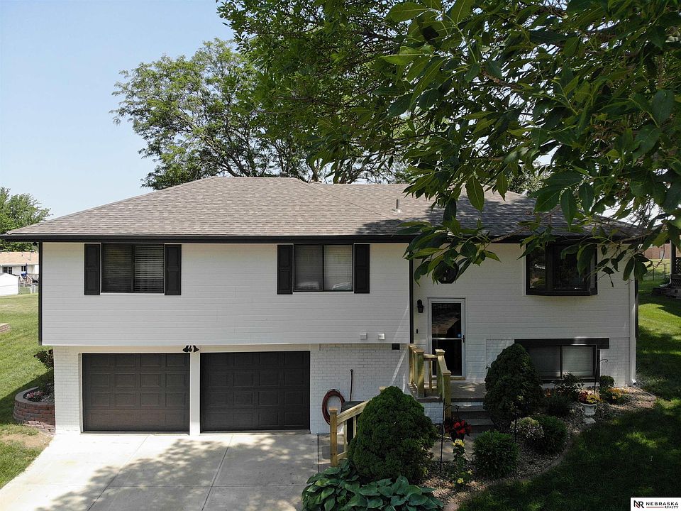 1st image of 8906 Honey Locust Dr