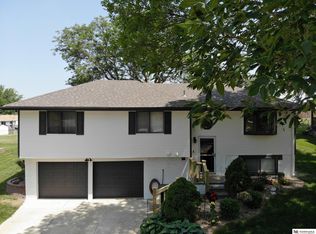 8906 Honey Locust Dr, La Vista, NE 68128