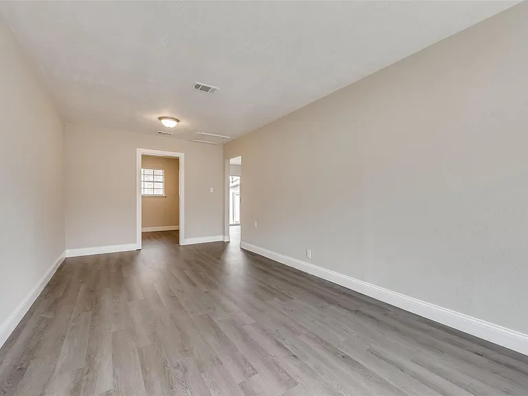 1114 Anthony Dr — Photo 16